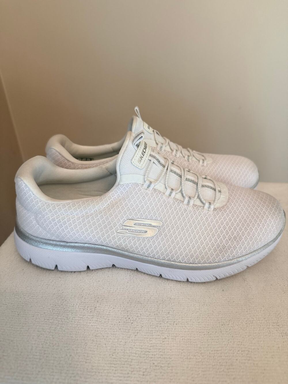 Skechers Summits Cool Classic White Silver Sneakers Slip On
Shoes Women's Size 6